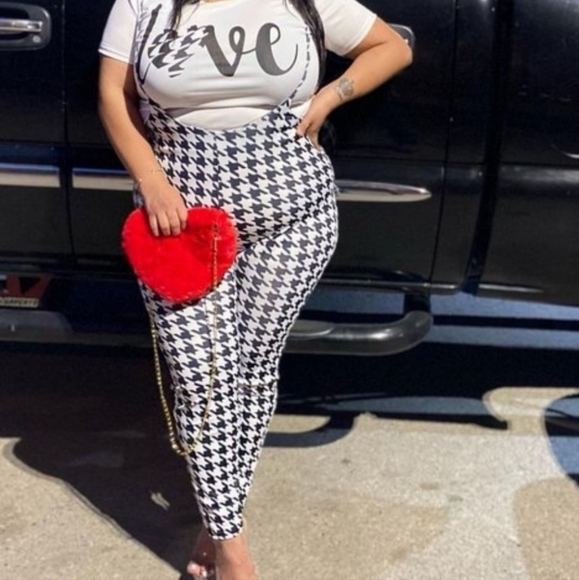 Houndstooth black and white 2pc Love pantset. Size 3XL. Adjustable straps. - Picture 2 of 4